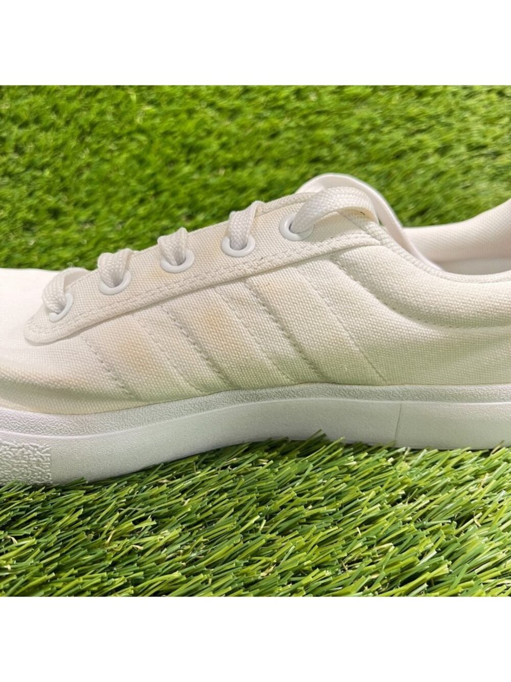 Adidas Vulc Raid3r Womens Size 8.5 White Athletic Skateboarding Shoes Sneakers